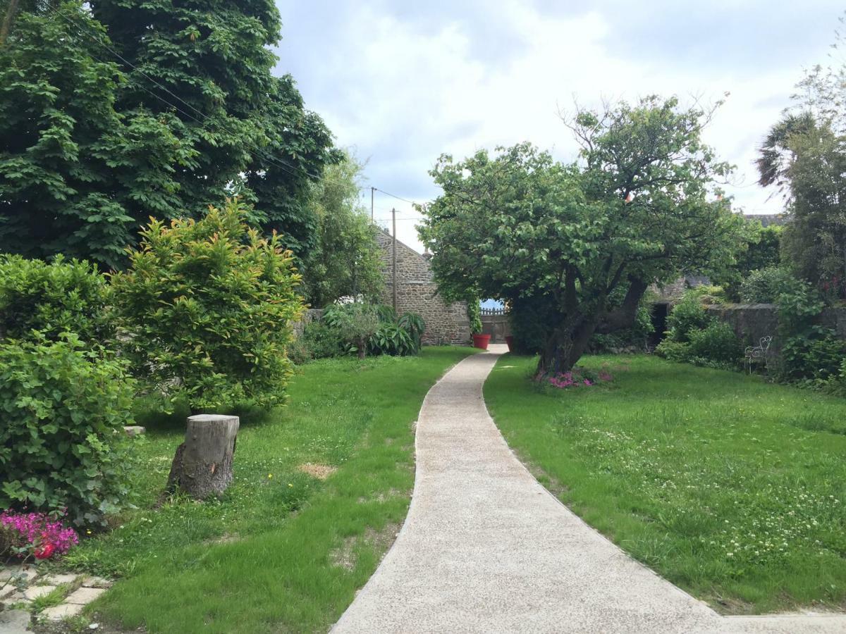 L'Ermitage Bed and Breakfast Saint-Vaast-la-Hougue Exteriör bild