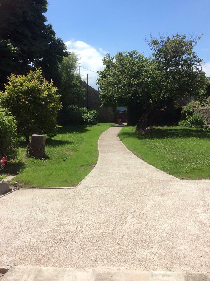 L'Ermitage Bed and Breakfast Saint-Vaast-la-Hougue Exteriör bild